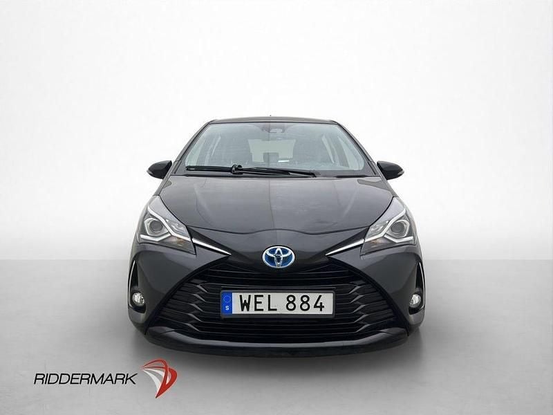 Begagnad Toyota Yaris Hybrid Active 101 HK (74 kW) 2018 Svart Halvkombi