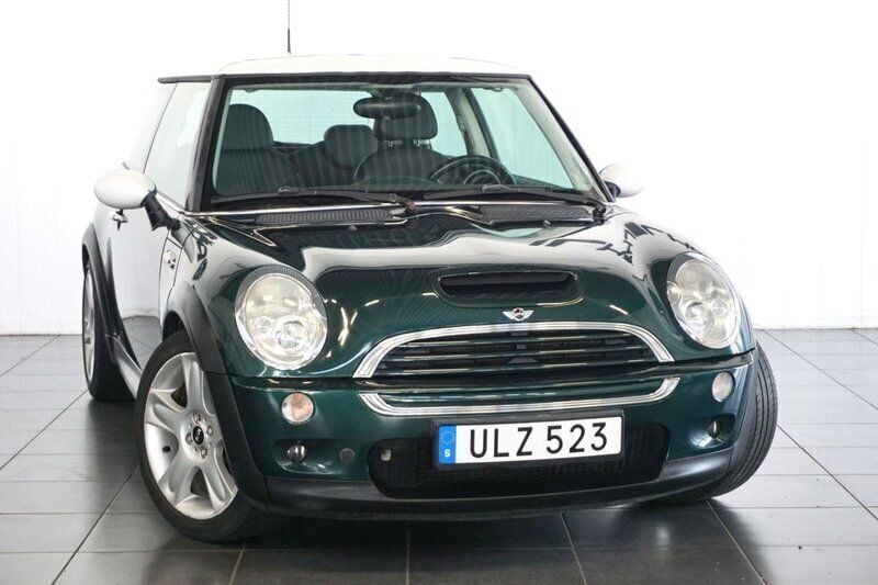 Mörkgrön Begagnad 2003 Mini Cooper S Halvkombi | 59 900 kr - Bild 1/4