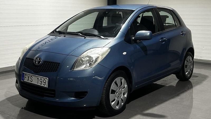 Blå Begagnad 2007 Toyota Yaris Halvkombi | 32 900 kr (Bra pris) - Bild 1/4