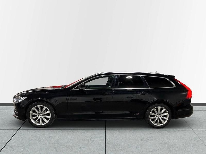 Begagnad Volvo V90 Momentum 150 HK (110 kW) 2018 Svart Kombi