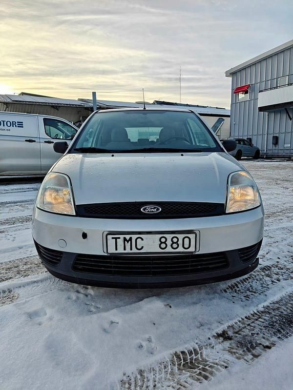 Begagnad Ford Fiesta 70 HK (51 kW) 2003 Halvkombi