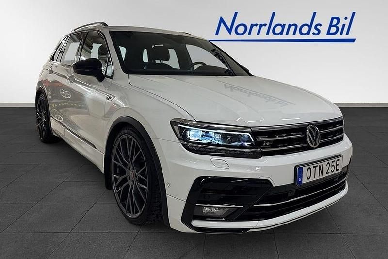 Pure white Begagnad 2019 VW Tiguan R-line SUV | 299 900 kr (Lite dyr) - Bild 1/4