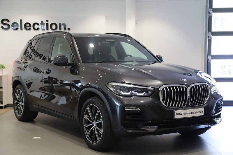 Grå Begagnad 2020 BMW X5 SUV | 599 000 kr (Marknadspris) - Bild 1/3