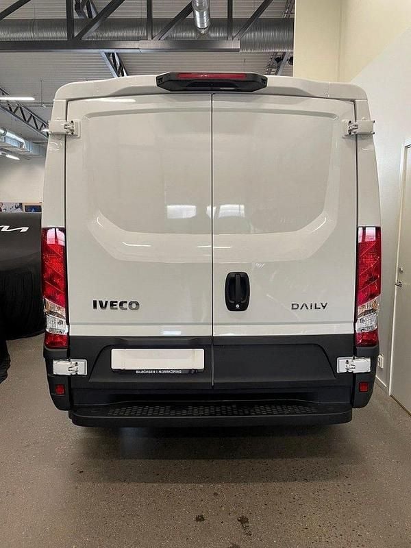 Ny Iveco Daily 136 HK (100 kW) 2025 Vit Van