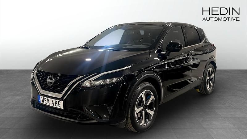 Svart Begagnad 2023 Nissan Qashqai Tekna SUV | 309 900 kr (Bra pris) - Bild 1/4