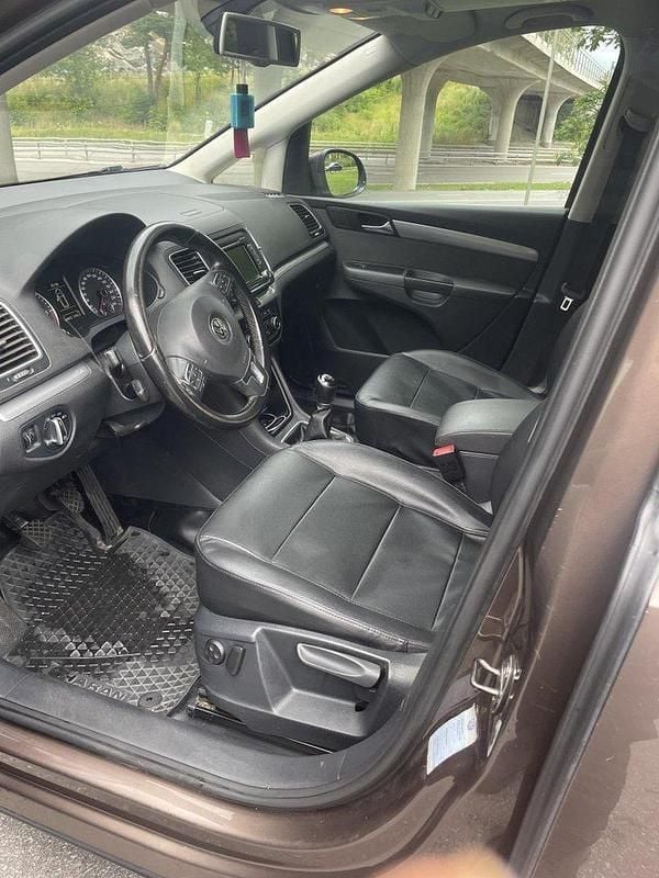 Brun Begagnad 2012 VW Sharan Minibuss | 95 000 kr (Superpris) - Bild 1/4
