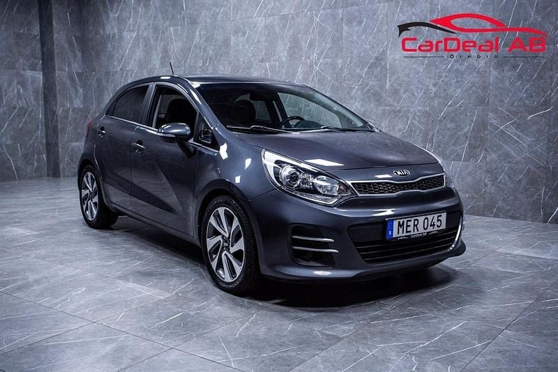 Grå Begagnad 2015 Kia Rio Halvkombi | 84 800 kr (Marknadspris) - Bild 1/4