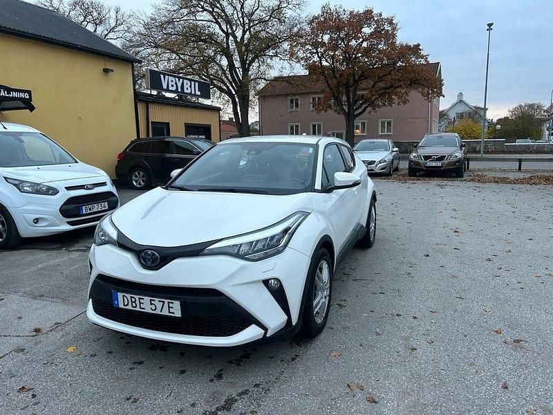 Begagnad Toyota C-HR Active 122 HK (89 kW) 2022 Vit SUV