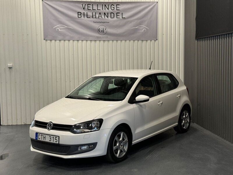 Vit Begagnad 2010 VW Polo Halvkombi | 64 900 kr (Marknadspris) - Bild 1/4