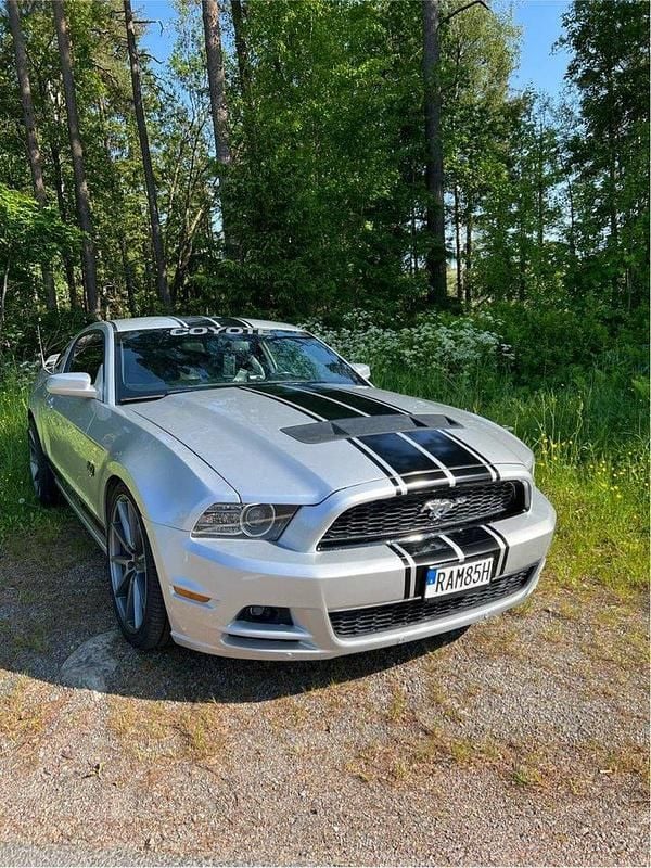 Silver Begagnad 2013 Ford Mustang GT Sportkupé | 239 000 kr (Marknadspris) - Bild 1/4