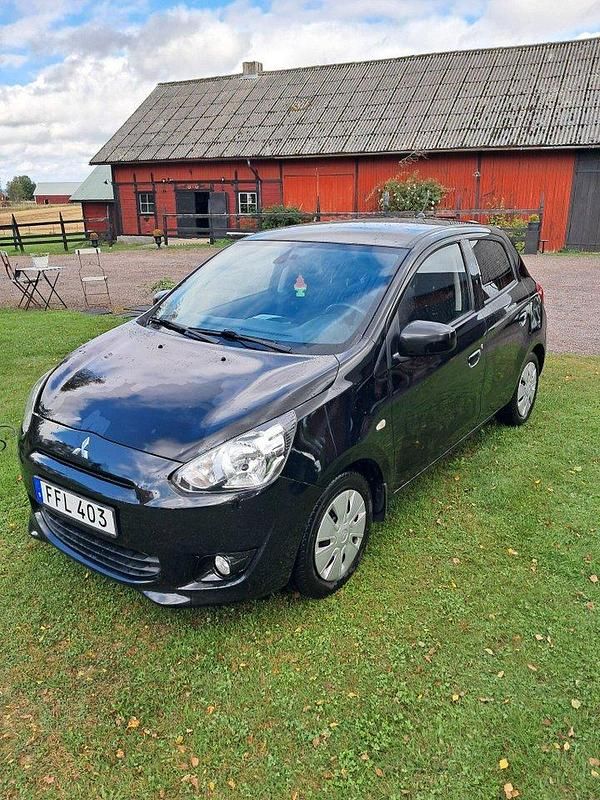 Svart Begagnad 2015 Mitsubishi Space Star Kombi | 69 000 kr (Lite dyr) - Bild 1/4