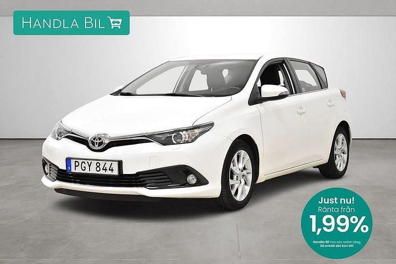 Vit Begagnad 2017 Toyota Auris Active Halvkombi | 139 900 kr (Marknadspris) - Bild 1/3