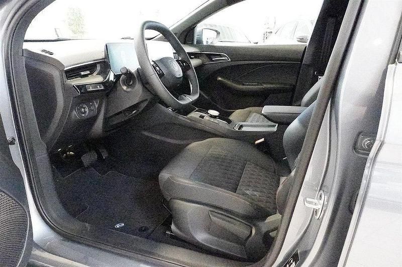 Begagnad MG MG3 102 HK (75 kW) 2024 Grå/silver Halvkombi