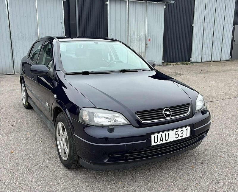 Blå Begagnad 2003 Opel Astra Halvkombi | 30 000 kr - Bild 1/4