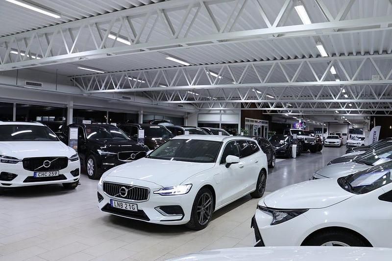 Begagnad Volvo V60 350 HK (257 kW) 2022 Vit Kombi