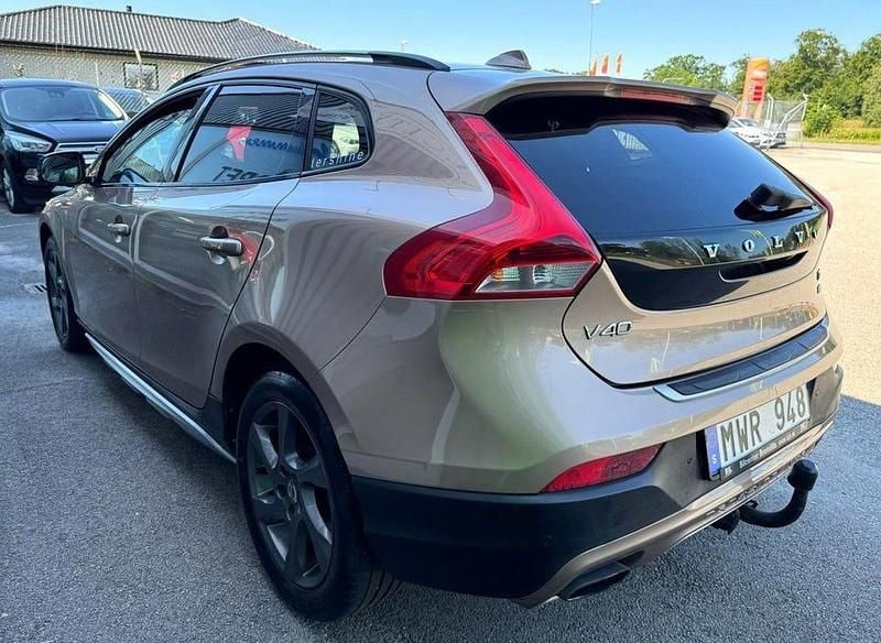 Begagnad Volvo V40 CC Summum 255 HK (187 kW) 2013 Brun Kombi