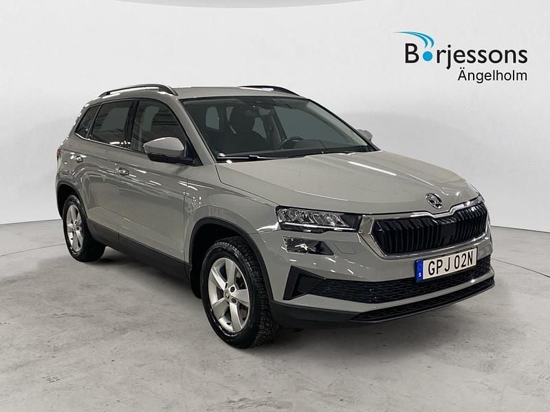 Grå Begagnad 2024 Skoda Karoq SUV | 299 000 kr (Bra pris) - Bild 1/4