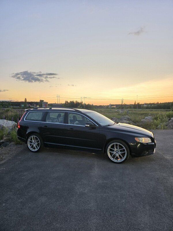 Svart Begagnad 2010 Volvo V70 Kombi | 49 500 kr (Superpris) - Bild 1/4