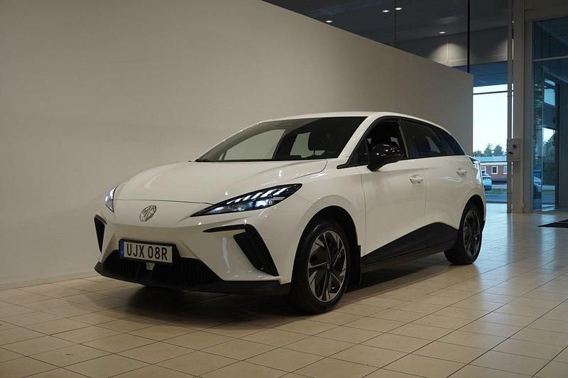 Vit Begagnad 2023 MG MG4 EV Halvkombi | 229 800 kr (Marknadspris) - Bild 1/4