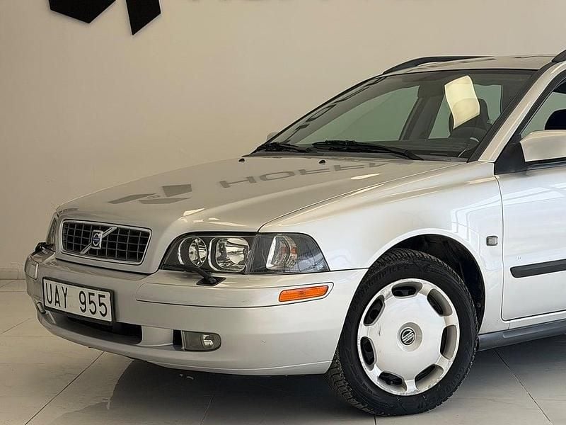 Begagnad Volvo V40 200 HK (147 kW) 2003 Grå Kombi