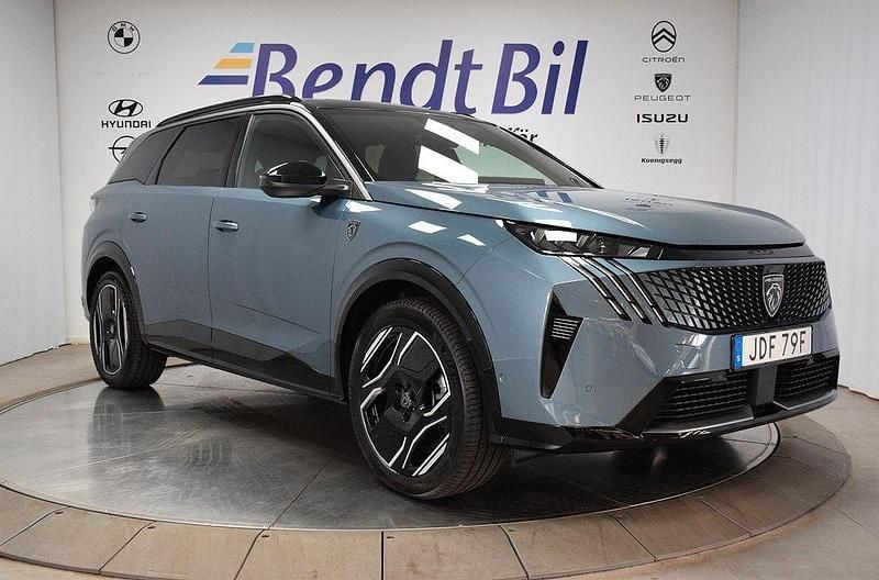 Blå Begagnad 2024 Peugeot e-5008 Ultimate SUV | 548 500 kr (Marknadspris) - Bild 1/3