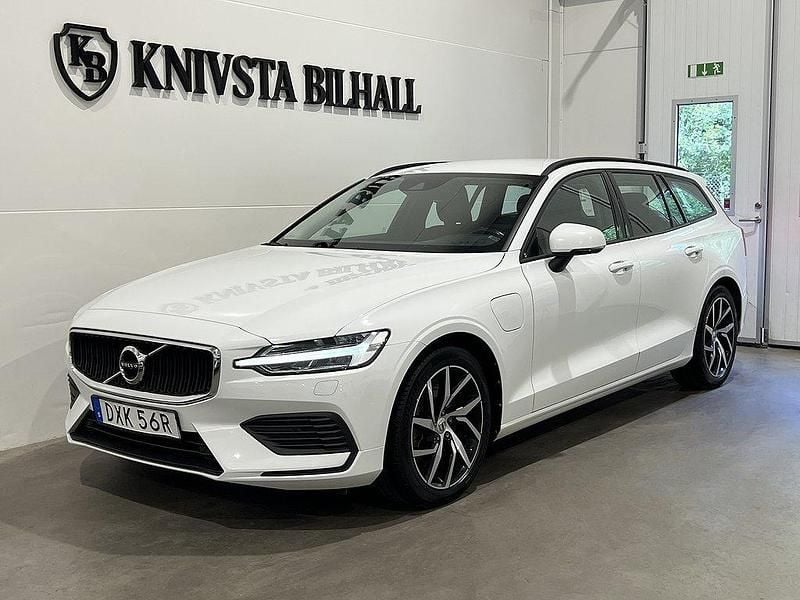 Vit Begagnad 2020 Volvo V60 Momentum Kombi | 248 900 kr (Marknadspris) - Bild 1/4