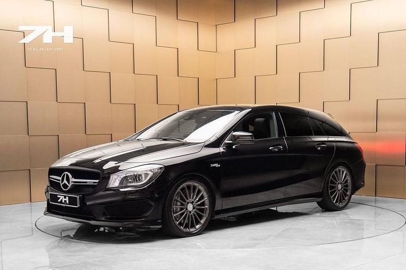 Svart Begagnad 2015 Mercedes CLA45 AMG Shooting Brake AMG Kombi | 289 900 kr (Marknadspris) - Bild 1/4