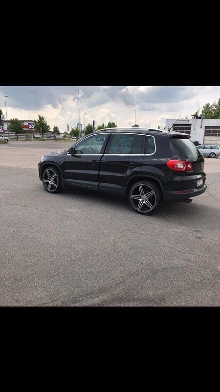 Svart Begagnad 2010 VW Tiguan Sportline SUV | 72 000 kr (Marknadspris) - Bild 1/4