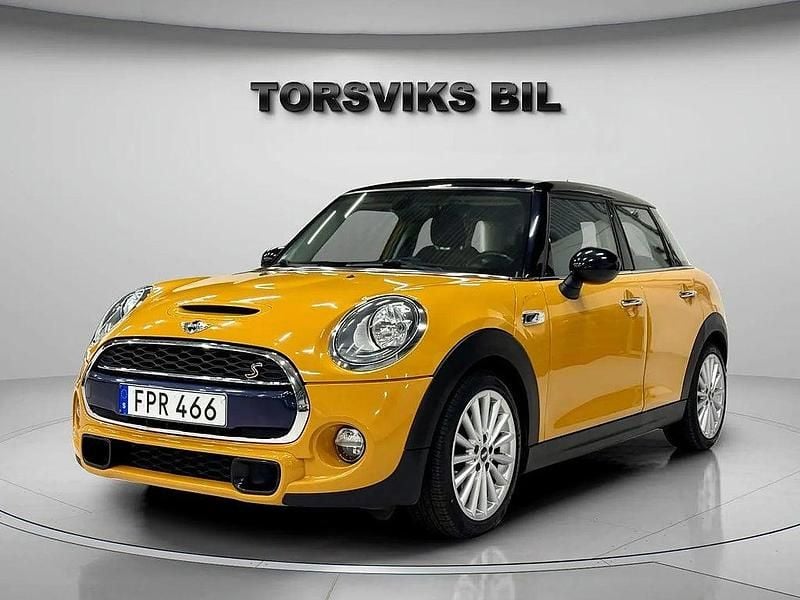 Orange Begagnad 2015 Mini Cooper S Halvkombi | 159 900 kr (Marknadspris) - Bild 1/4