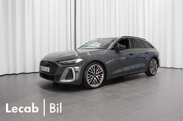 Grå (magnetgrå) Begagnad 2024 Audi A5 Design Sportkupé | 649 500 kr - Bild 1/4