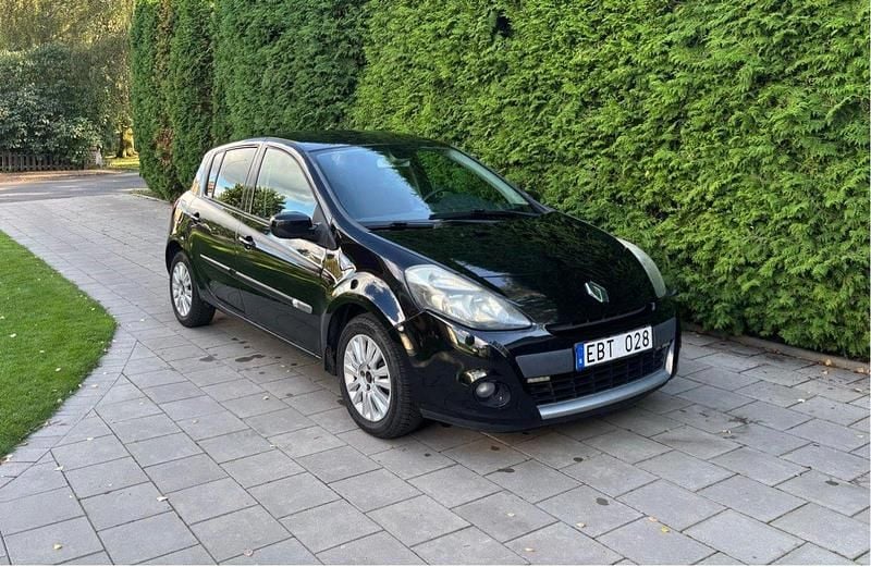 Svart Begagnad 2012 Renault Clio R.S. Halvkombi | 57 000 kr (Lite dyr) - Bild 1/4