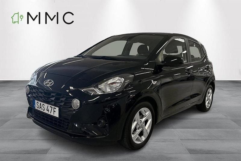 Svart Begagnad 2021 Hyundai i10 Essential Halvkombi | 129 000 kr (Marknadspris) - Bild 1/4