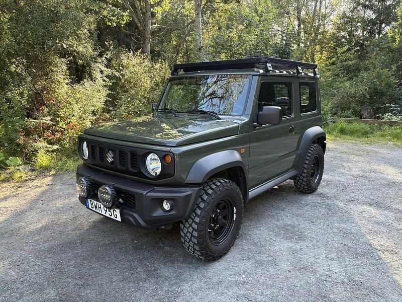Grön Begagnad 2021 Suzuki Jimny SUV | 345 000 kr (Marknadspris) - Bild 1/4