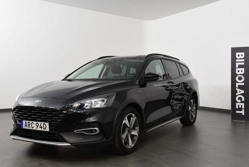 Svart Begagnad 2021 Ford Focus Active Kombi | 179 800 kr (Marknadspris) - Bild 1/4
