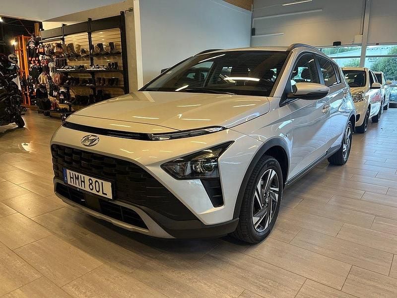 Grå Begagnad 2022 Hyundai Bayon Essential SUV | 168 000 kr - Bild 1/4