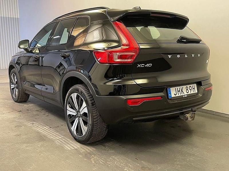 Begagnad Volvo XC40 Core 175 kW (238 HK) 2022 Svart SUV