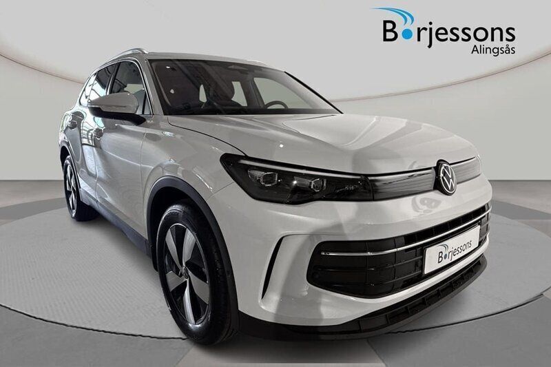 Vit Ny 2025 VW Tiguan Edition SUV | 424 900 kr (Marknadspris) - Bild 1/4