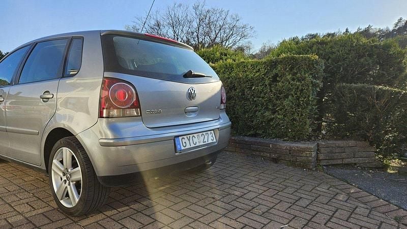 Silver Begagnad 2009 VW Polo Comfortline Halvkombi | 38 000 kr (Bra pris) - Bild 1/4