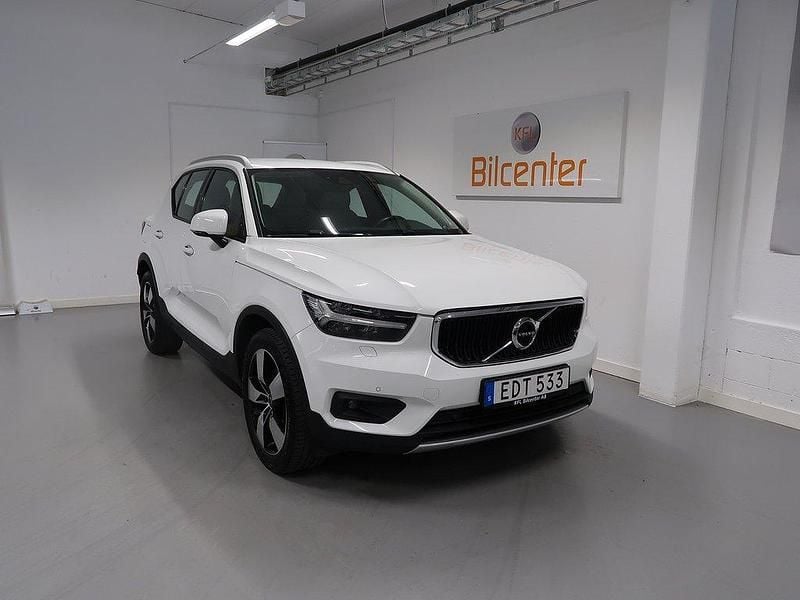 Vit Begagnad 2018 Volvo XC40 SUV | 307 900 kr (Marknadspris) - Bild 1/3