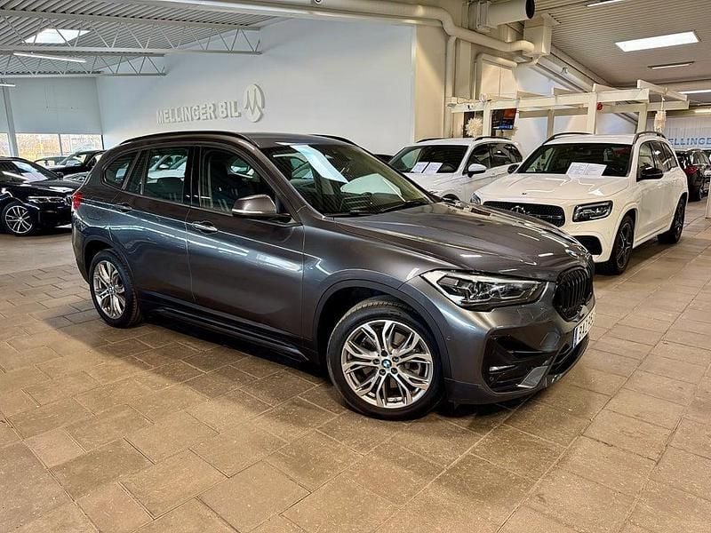 Grå Begagnad 2021 BMW X1 Sport Line SUV | 288 000 kr (Bra pris) - Bild 1/4