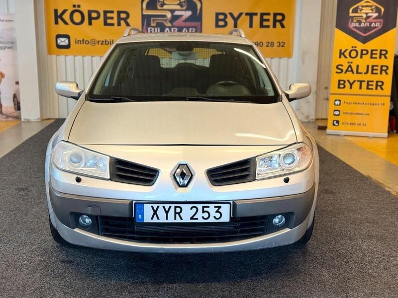 Ljusgrå Begagnad 2006 Renault Mégane GrandTour Kombi | 18 900 kr (Dyr) - Bild 1/4