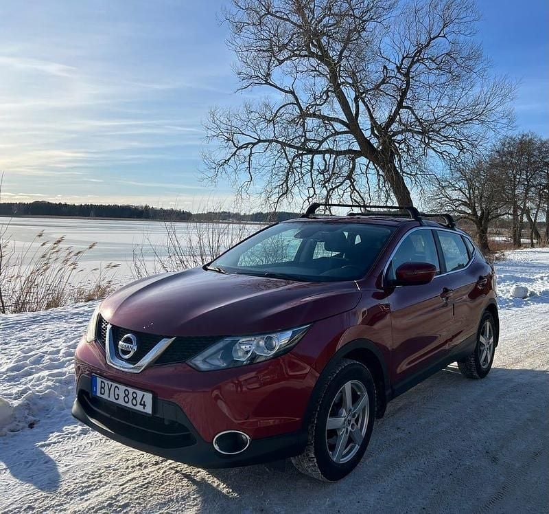 Vinröd Begagnad 2016 Nissan Qashqai SUV | 159 000 kr (Lite dyr) - Bild 1/4