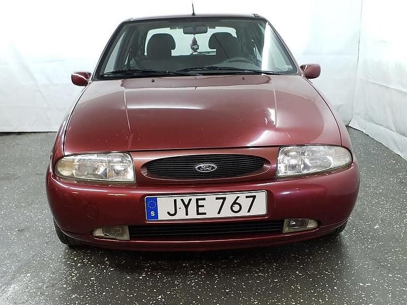 Begagnad Ford Fiesta 75 HK (55 kW) 1999 Okänd Halvkombi