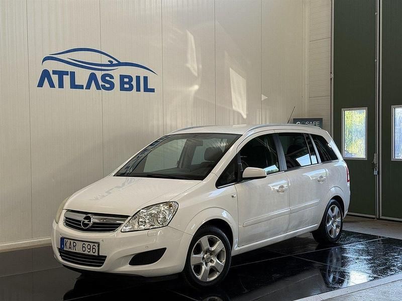 Vit Begagnad 2009 Opel Zafira Minibuss | 39 900 kr - Bild 1/4