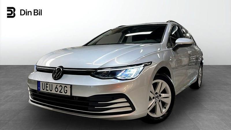 Silver Begagnad 2023 VW Golf VIII Kombi | 259 900 kr (Bra pris) - Bild 1/4