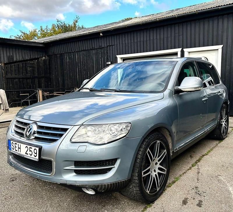 Ljusgrå Begagnad 2007 VW Touareg SUV | 99 000 kr - Bild 1/4