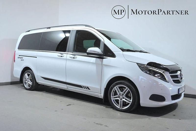 Vit Begagnad 2015 Mercedes V220 Minibuss | 289 900 kr (Marknadspris) - Bild 1/4