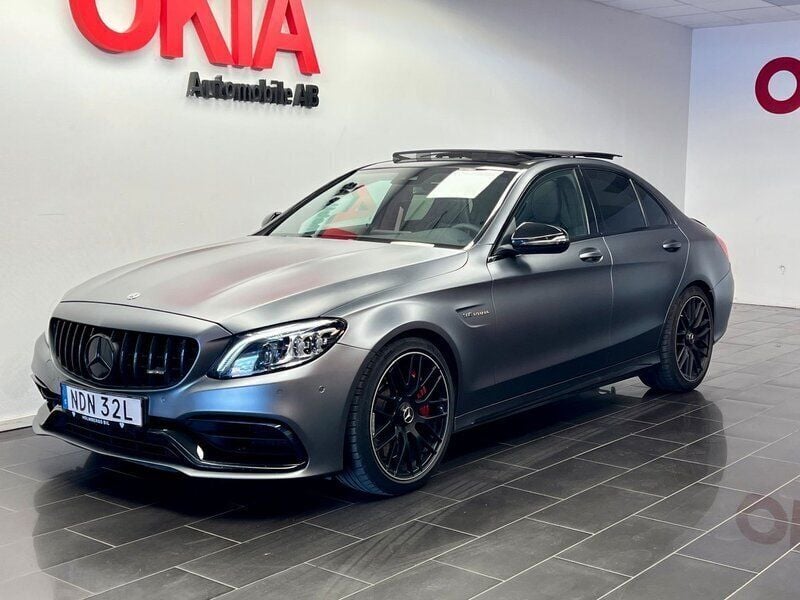 Grå Begagnad 2019 Mercedes C63S AMG AMG Sedan | 689 800 kr (Lite dyr) - Bild 1/4