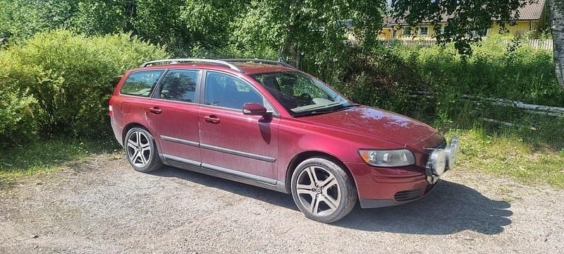 Röd Begagnad 2005 Volvo V50 Kombi | 9 000 kr (Bra pris) - Bild 1/2