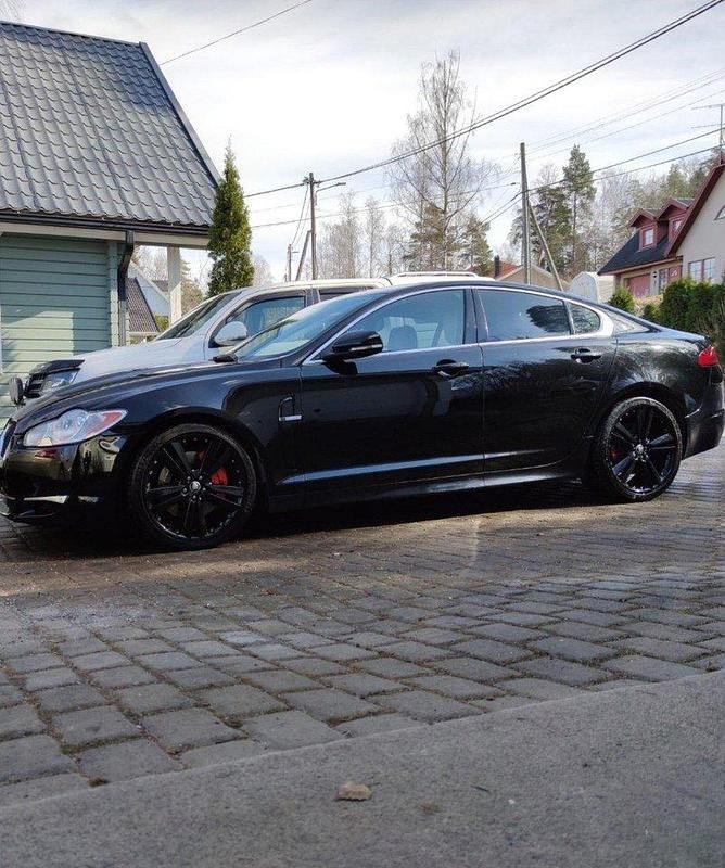 Svart Begagnad 2011 Jaguar XF S Sedan | 84 000 kr (Marknadspris) - Bild 1/4